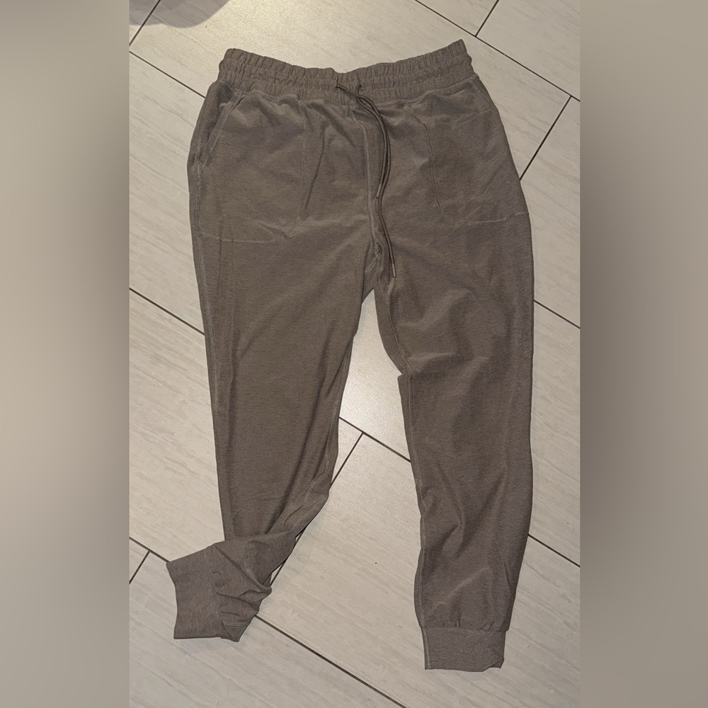 Beyond Yoga joggers